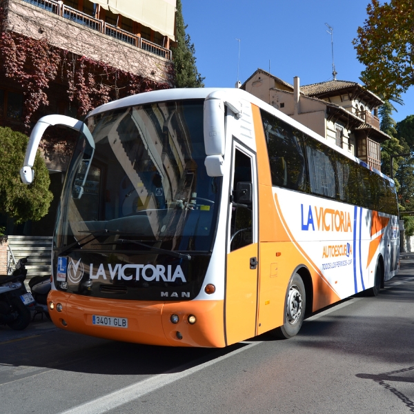 Imagen de un autobus de la autoescuela La Victoria